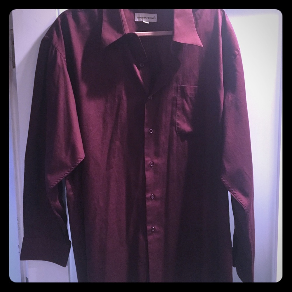 Men’s burgundy button up dress shirt